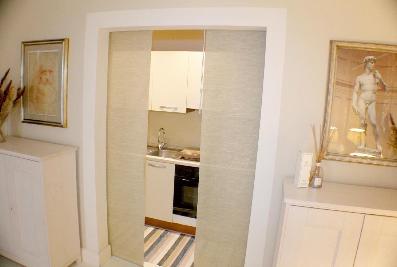 White Florence Suite Exterior photo